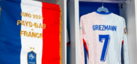 صور : غرف ملابس منتخب فرنسا قبل مواجهة هولندا