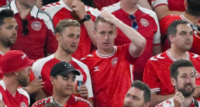 فيديو : حشد جمهور الدنمارك قبل مباراة ألمانيا