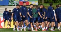فيديو..لاعبو إيطاليا يتوجهون إلى ملعب شالكة قبل مباراة إسبانيا